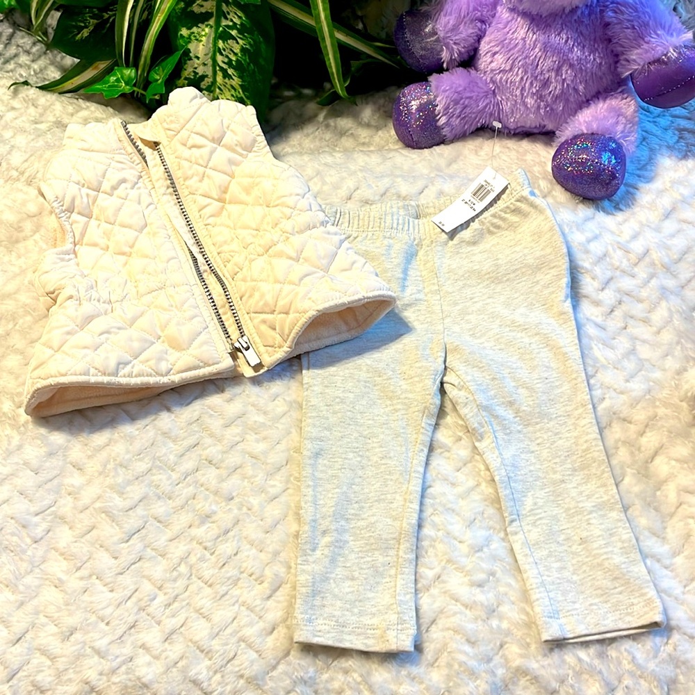 Matching set 2 pieces Old Navy Vest ivory 3-6 M ruffled bottom leggings are 6-9M